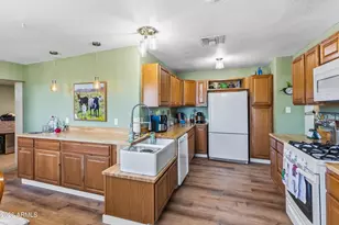 37 N Kellner Ave, Superior, AZ 85173 - Photo 17
