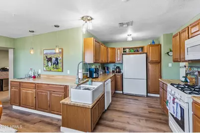 37 N Kellner Avenue, Superior, AZ 85173 - Photo 9