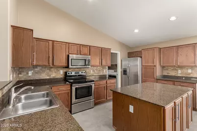 16214 W Young Street, Surprise, AZ 85374 - Photo 9