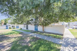 5214 N 42nd Pkwy, Phoenix, AZ 85019 - Photo 3