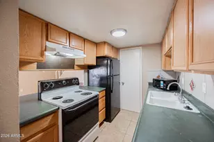 5214 N 42nd Pkwy, Phoenix, AZ 85019 - Photo 9