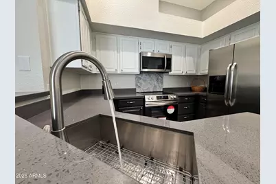 11840 N 40th Way, Phoenix, AZ 85028 - Photo 9