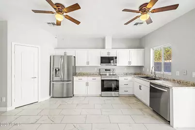 10823 N 70th Avenue, Peoria, AZ 85345 - Photo 9