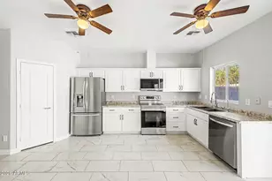 10823 N 70th Ave, Peoria, AZ 85345 - Photo 9