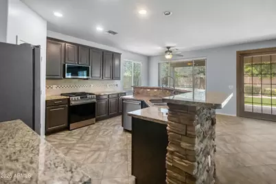 8352 W Molly Lane, Peoria, AZ 85383 - Photo 7