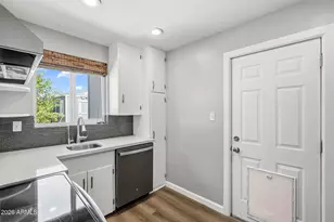 9031 N 2nd Dr, Phoenix, AZ 85021 - Photo 11