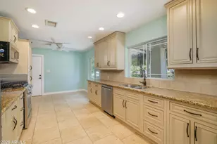121 W Orchid Ln, Phoenix, AZ 85021 - Photo 3