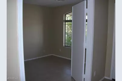 5725 S 32nd Lane, Phoenix, AZ 85041 - Photo 9