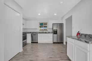 10530 W Calle del Sol, Phoenix, AZ 85037 - Photo 19