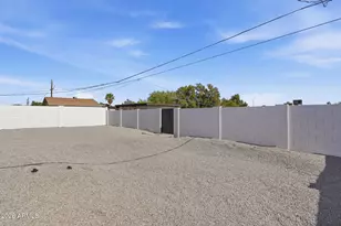 812 E Desert Dr S, Phoenix, AZ 85042 - Photo 45