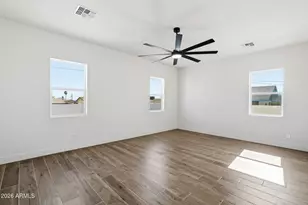 812 E Desert Dr S, Phoenix, AZ 85042 - Photo 25