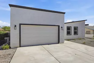 812 E Desert Dr S, Phoenix, AZ 85042 - Photo 13