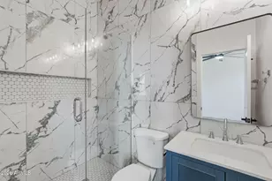 812 E Desert Dr S, Phoenix, AZ 85042 - Photo 9