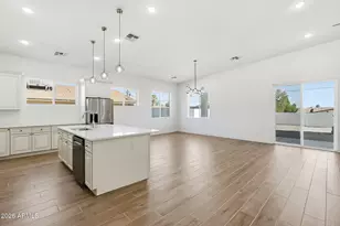 812 E Desert Dr S, Phoenix, AZ 85042 - Photo 19