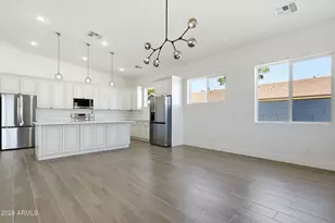 812 E Desert Dr S, Phoenix, AZ 85042 - Photo 11