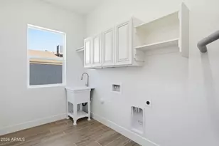 812 E Desert Dr S, Phoenix, AZ 85042 - Photo 33