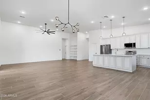812 E Desert Dr S, Phoenix, AZ 85042 - Photo 23