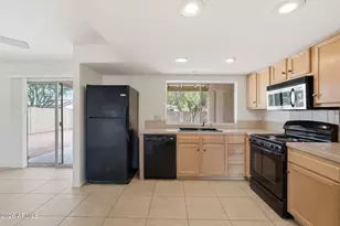 2302 E Waltann Ln, Phoenix, AZ 85022 - Photo 7