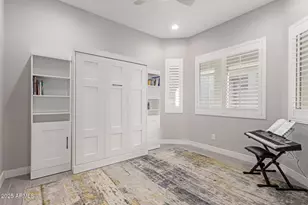 2827 E Robin Ln, Phoenix, AZ 85050 - Photo 11