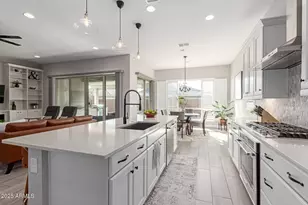 2827 E Robin Ln, Phoenix, AZ 85050 - Photo 17