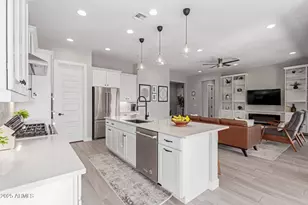 2827 E Robin Ln, Phoenix, AZ 85050 - Photo 15