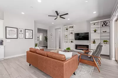 2827 E Robin Lane, Phoenix, AZ 85050 - Photo 13