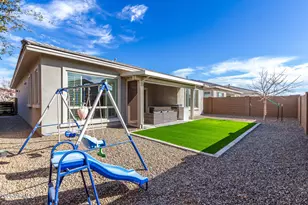 2827 E Robin Ln, Phoenix, AZ 85050 - Photo 31