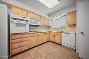 10727 W Saratoga Circle N, Sun City, AZ 85351 - Photo 9