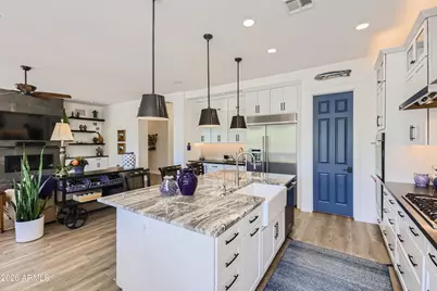 3427 N 42nd Place, Phoenix, AZ 85018 - Photo 11