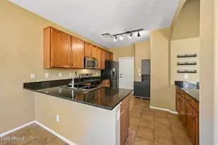 2330 E Pecan Rd, Phoenix, AZ 85040 - Photo 9