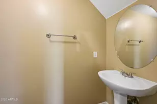 2330 E Pecan Rd, Phoenix, AZ 85040 - Photo 11