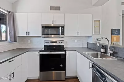 2129 W Rose Garden Lane, Phoenix, AZ 85027 - Photo 13