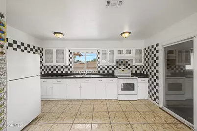 5536 W La Reata Avenue, Phoenix, AZ 85035 - Photo 9