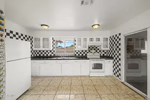 5536 W La Reata Ave, Phoenix, AZ 85035 - Photo 9