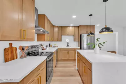 2216 N 68th Drive, Phoenix, AZ 85035 - Photo 9