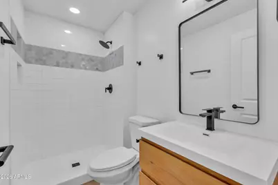 2216 N 68th Drive, Phoenix, AZ 85035 - Photo 23