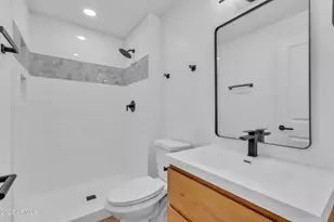2216 N 68th Dr, Phoenix, AZ 85035 - Photo 23