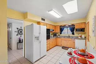 10941 W Roundelay Cir, Sun City, AZ 85351 - Photo 13