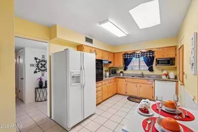 10941 W Roundelay Circle, Sun City, AZ 85351 - Photo 9