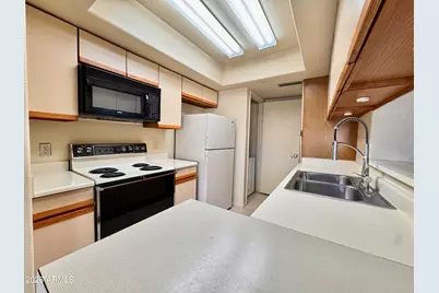 1333 E Morten Avenue #Unit 238, Phoenix, AZ 85020 - Photo 9