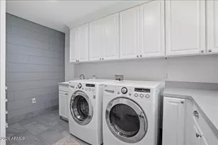 216 E Glenn Dr, Phoenix, AZ 85020 - Photo 25