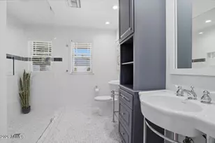 216 E Glenn Dr, Phoenix, AZ 85020 - Photo 27