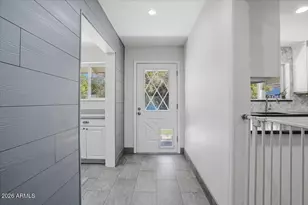 216 E Glenn Dr, Phoenix, AZ 85020 - Photo 23