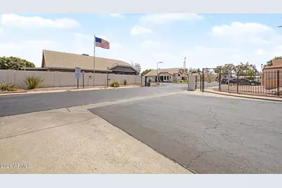10405 N 65th Drive, Glendale, AZ 85302 - Photo 3