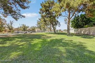 10405 N 65th Dr, Glendale, AZ 85302 - Photo 37