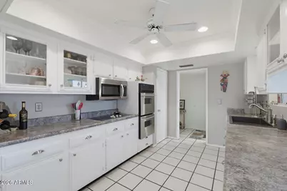 10611 W Saratoga Circle, Sun City, AZ 85351 - Photo 3