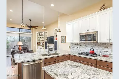 8331 E Cactus Wren Road, Scottsdale, AZ 85250 - Photo 13