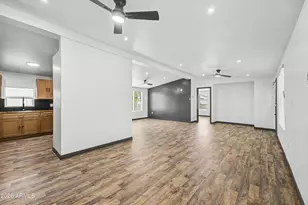 8601 N 71st Ave, Glendale, AZ 85301 - Photo 7