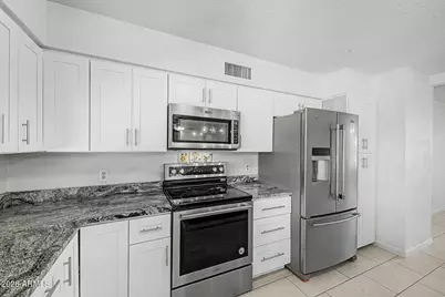 2815 W Villa Rita Drive, Phoenix, AZ 85053 - Photo 9