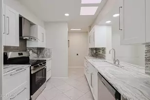 10646 W Tropicana Cir, Sun City, AZ 85351 - Photo 11
